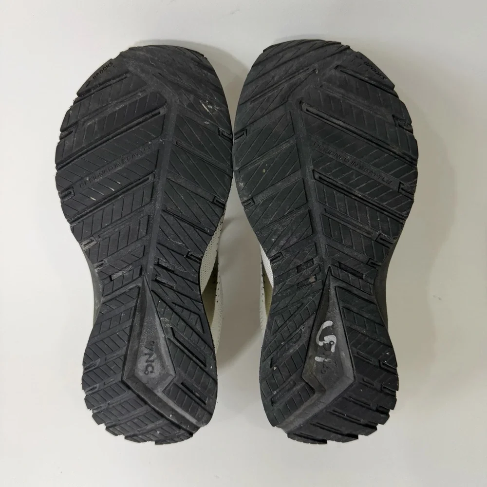 Women’s Brooks Revel 4 Running Shoes Black Gray Size 9